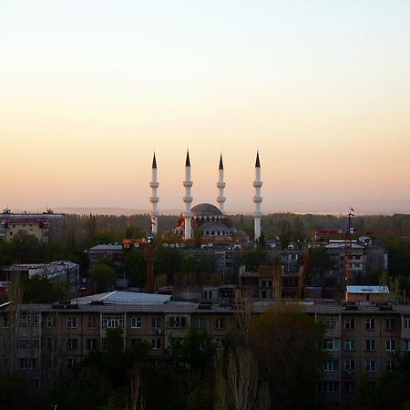 Ussr Hostel Bishkek Bagian luar foto