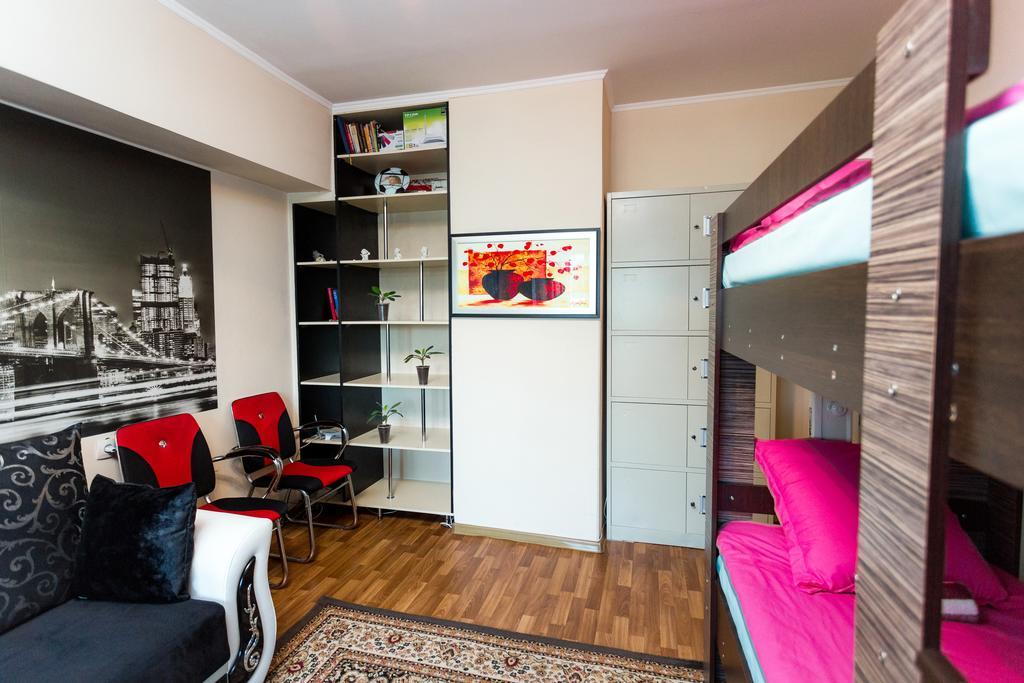 Ussr Hostel Bishkek Bagian luar foto