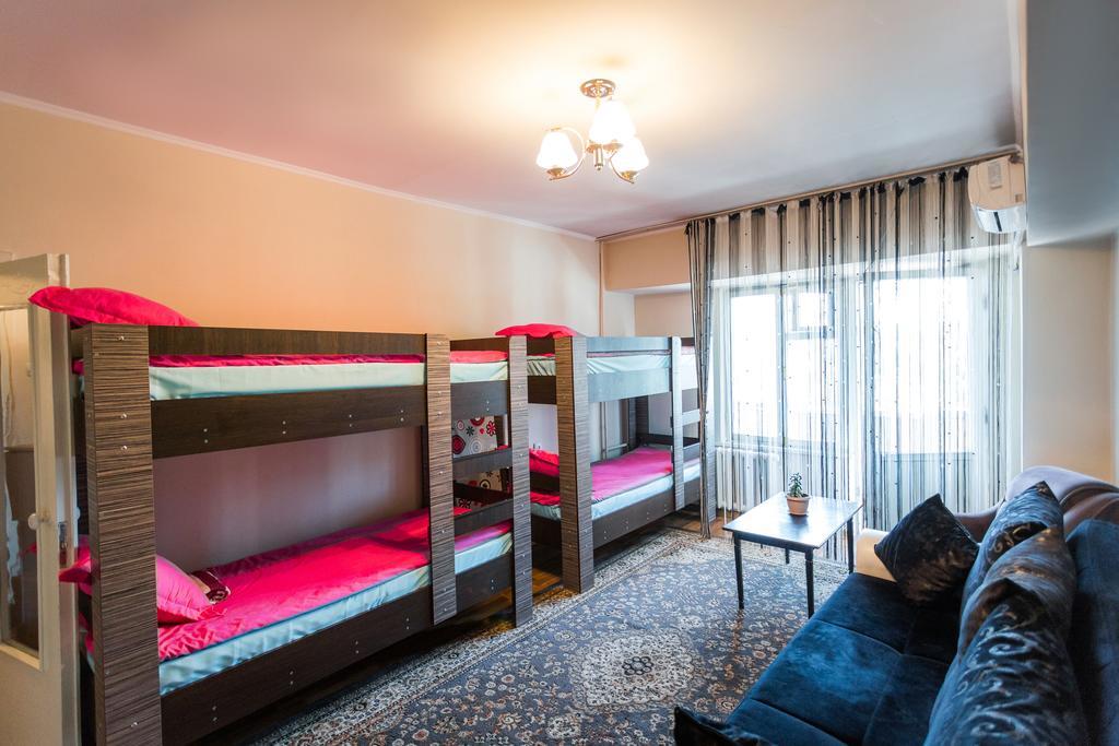 Ussr Hostel Bishkek Ruang foto