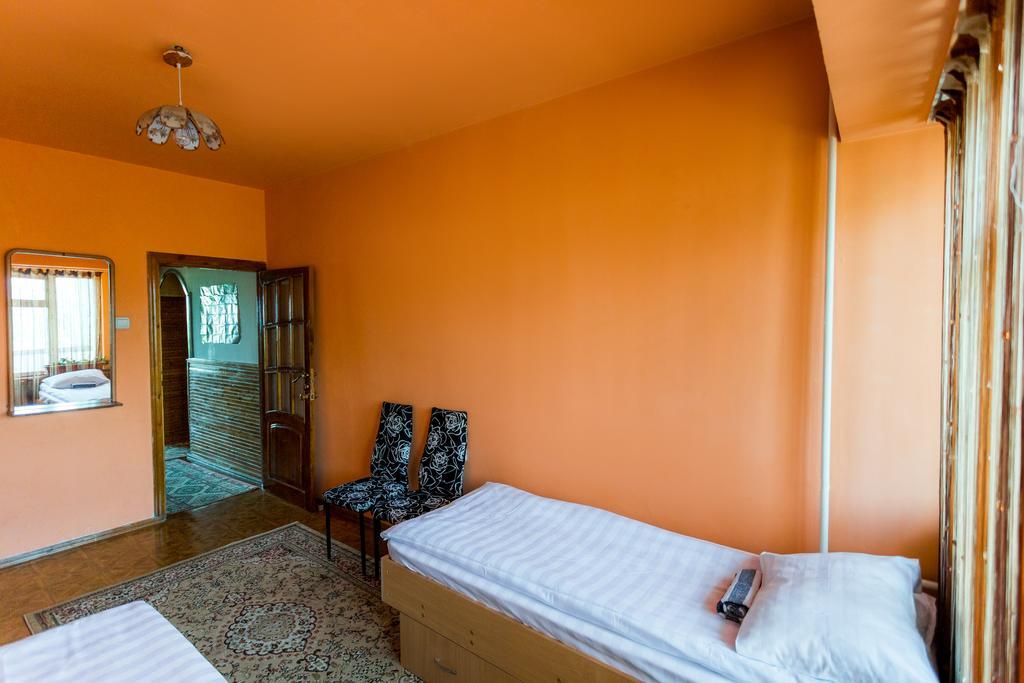 Ussr Hostel Bishkek Ruang foto