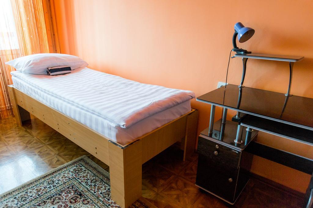 Ussr Hostel Bishkek Ruang foto