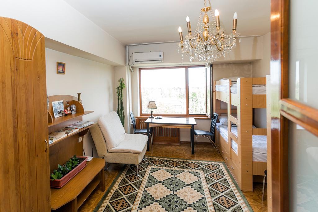 Ussr Hostel Bishkek Ruang foto