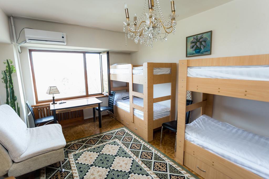 Ussr Hostel Bishkek Ruang foto